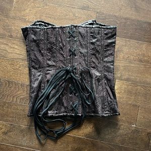 CORSET SIZE LARGE